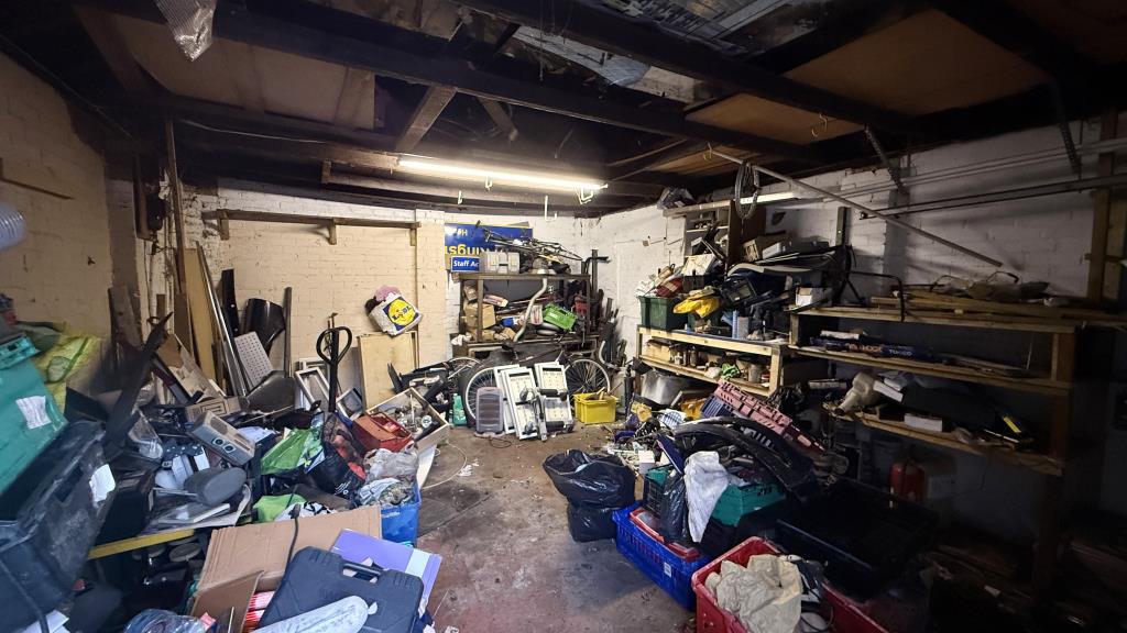 Lot: 26 - FREEHOLD GARAGE AND YARD WITH POWER LIGHTING AND GATED FRONTAGE - Inside image of garage